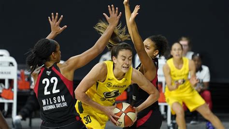 Tied at 21, the two teams have exchanged touchdowns with the Huskies. . Wnba crackstreams